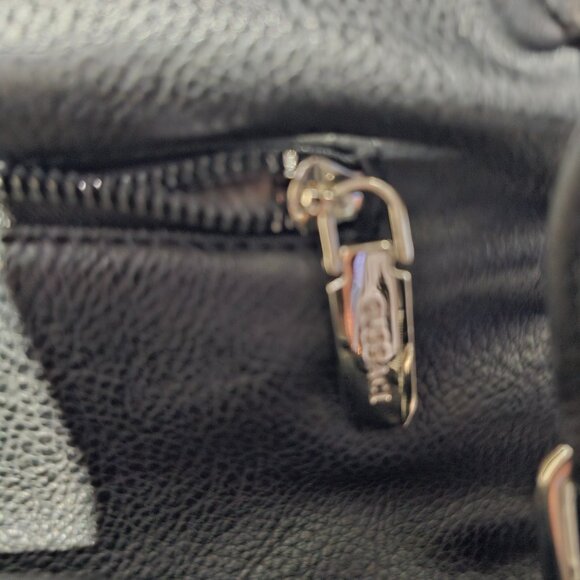 Gussaci Italy Black Pebbled Leather Crossbody – Logo Strap, Zip Pockets - Picture 5 of 9